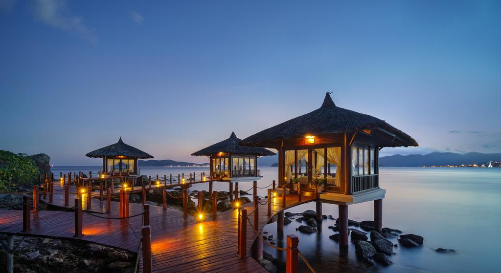 Review đánh giá Vinpearl Luxury Nha Trang Resort- Vị trí, dịch vụ, phòng, villa+